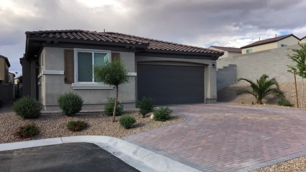 Backyard with artificial turf, pavers and shade trees in Las Cruces, NM